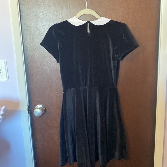 Black velvet dress with white collar Wednesday Addams inspired - Picture 4 of 6